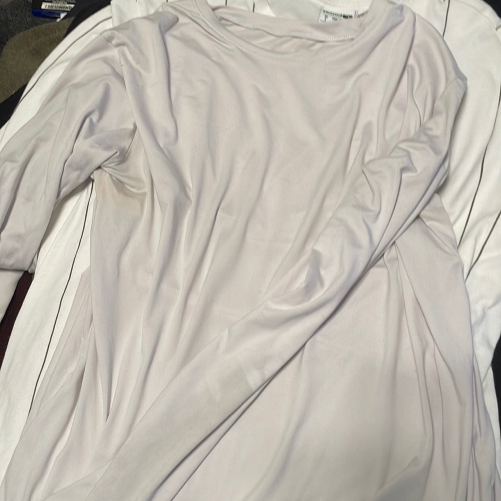 Men’s long sleeve running shirt.